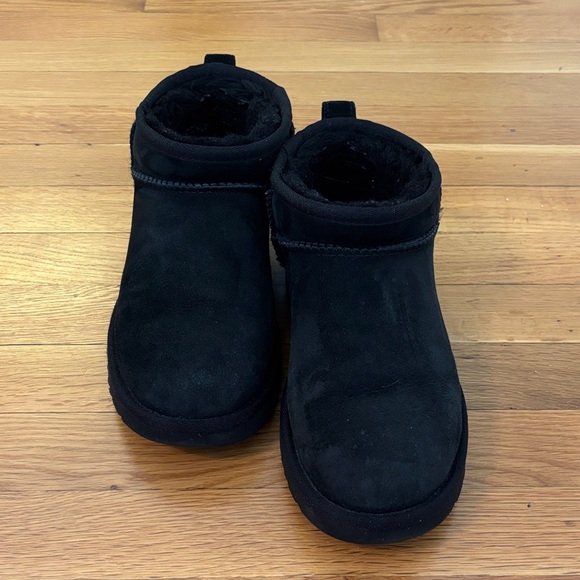 UGG Shoes - UGG Classic Ultra Mini. Black size 8.